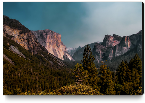 Mountains with blue sky at Yosemite national park California USA Canvas Print by Timmy333